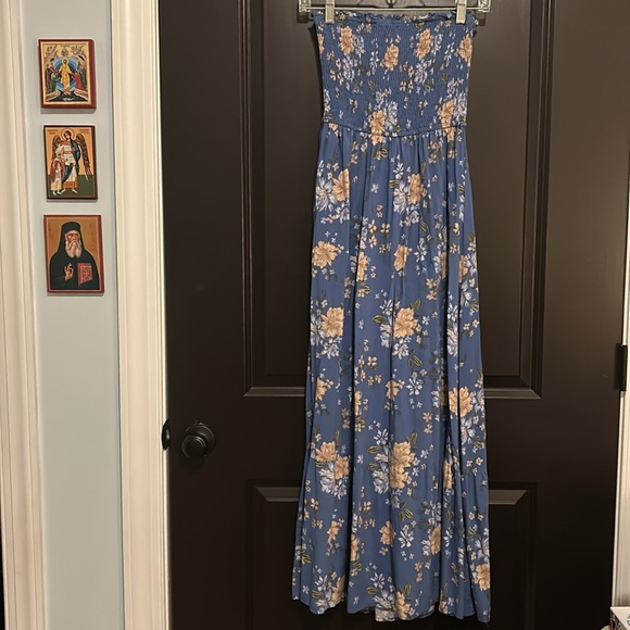 ZESICA Dresses & Skirts - Floral Strapless Smocked Maxi Dress